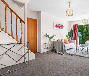 Cosy home close to schools and shops. - Photo 2