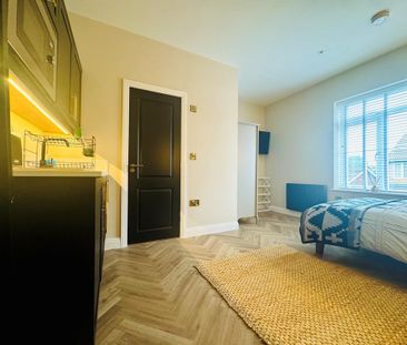 1 bedroom in a house share to rent - Photo 2