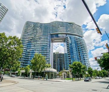 Modern 1 Bed, 1 Bath, Den, Parking, Downtown, Balcony & More! - Photo 1