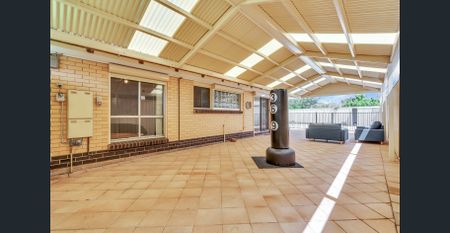 Spacious Family Home in a Quiet Convenient Location - Photo 5