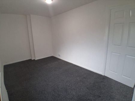 3 bedroom end of terrace house to rent - Photo 4