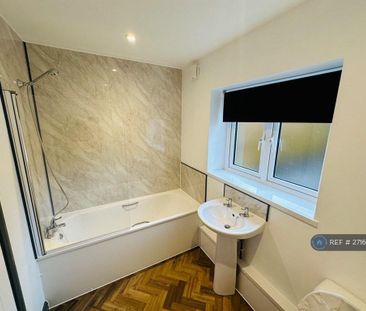 3 bedroom end of terrace house to rent - Photo 4