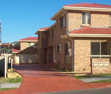 Townhouse is great location - Photo 5