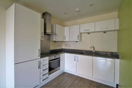 1 bedroom Flat To Let - Photo 2