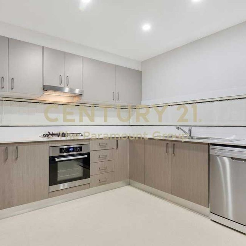 Century 21 the Paramount Group - Photo 1