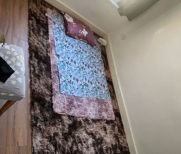 Room in a Shared House, Faircross Avenue, IG11 - Photo 2