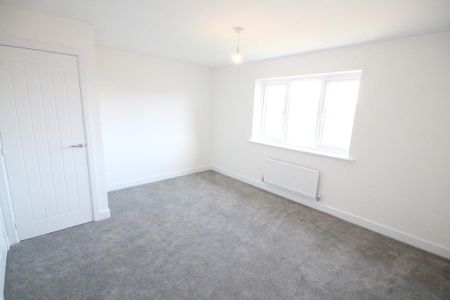 3 bedroom semi-detached house to rent - Photo 5