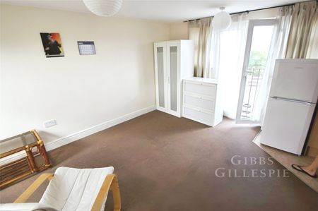 Studio to rent - Photo 2