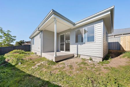 12a Gazelle Crescent, Fletcher NSW 2287 - House For Rent | Domain - Photo 3