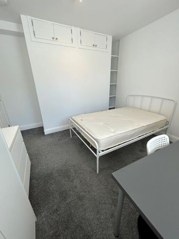 5 Bed Terraced House, Bear Road, BN2 - Photo 4