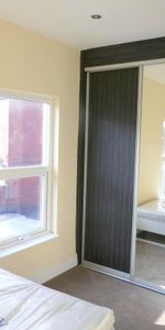 5 bedroom end of terrace house to rent - Photo 3