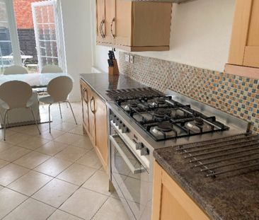 6 Bed Student Accommodation - Photo 6