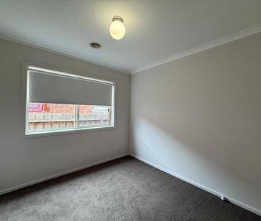 Spacious 3 Bedroom House - Photo 5