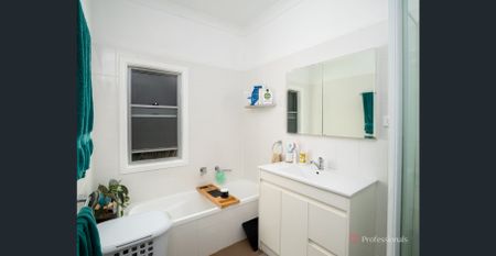 MODERN 3-BEDROOM HOME + STUDIO IN SOUGHT AFTER SOUTH HILL LOCATION - Photo 5