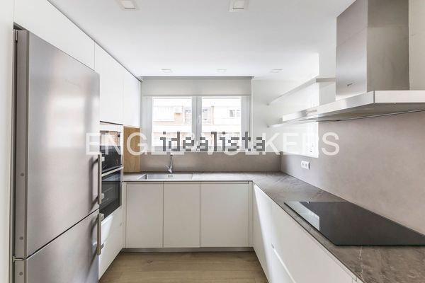 Alquiler de piso en Paseo de la Castellana - Photo 1