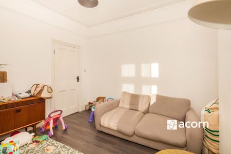 4 bedroom end of terrace house to rent - Photo 2