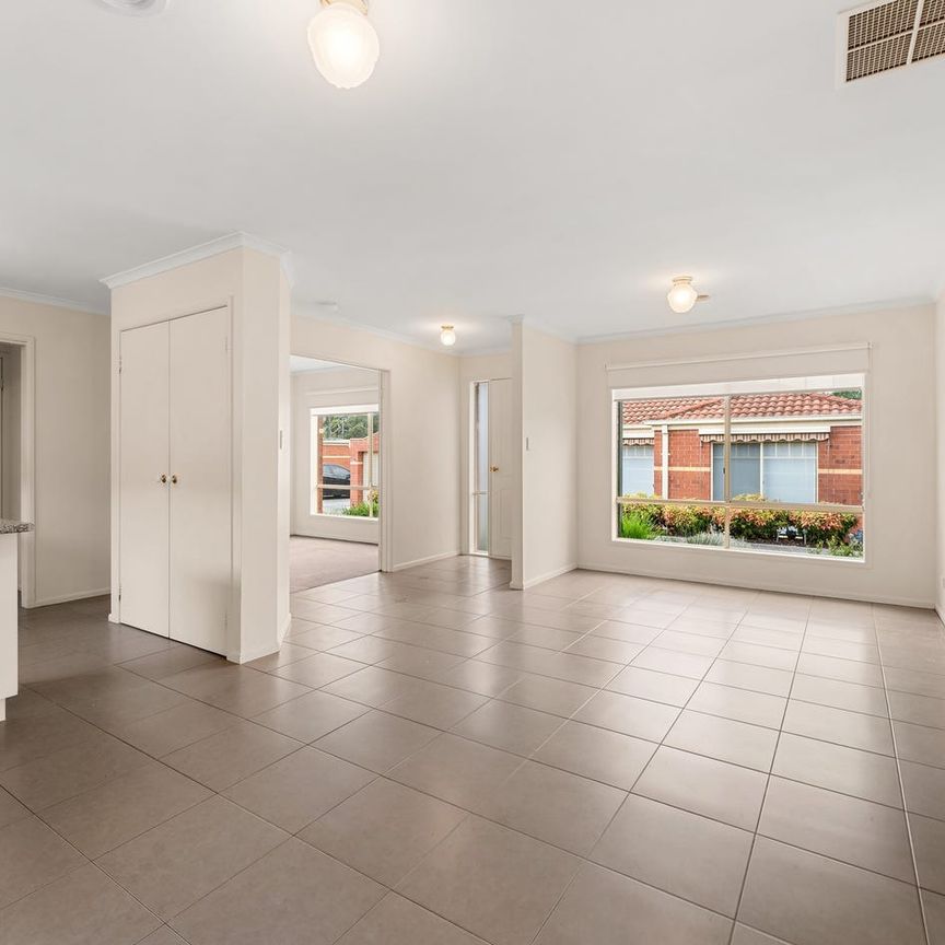 Immaculate 3 Bedroom Unit in Convenient Location! - Photo 1