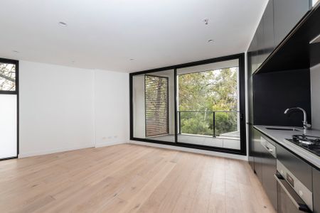 Modern and Central - Photo 3