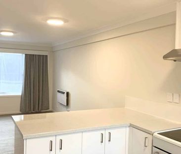 Fully renovated Studio apartment - Photo 3