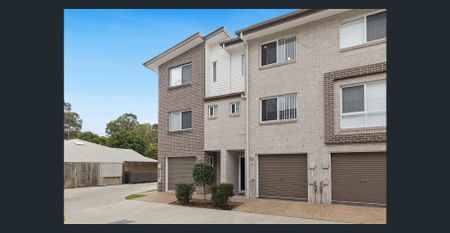 Is this your new home just in time for Xmas? Spacious 3-Bedroom Townhouse in Quiet Leafy Cul-de-Sac - Photo 3
