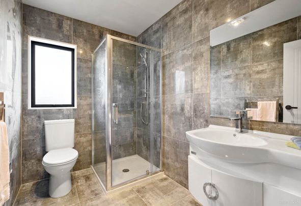 OTAHUHU, 5 BEDROOMS - Photo 1