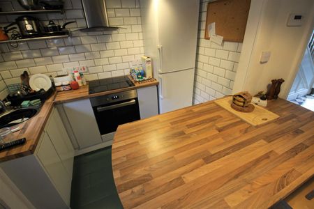 Manor Terrace, Hyde Park, LS6 1BU, Leeds - Photo 2