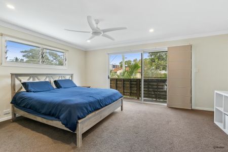 Five Bedroom + Study Fully Furnished Coastal Home � 6 Month Lease available - Photo 4