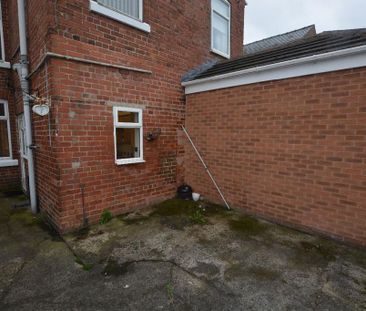 2 bedroom semi-detached house to rent - Photo 4