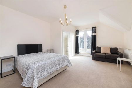 2 bedroom flat in Hampstead - Photo 5