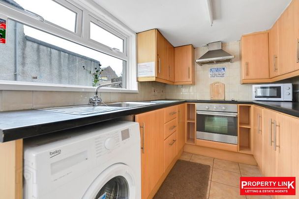 STUDENT ACCOMMODATION, 4 College Terrace, Derry/Londonderry, BT48 7NZ - Photo 1