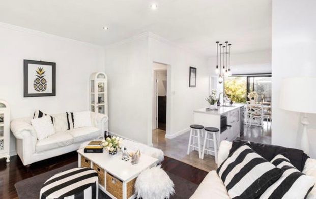 Mitcham - Photo 1