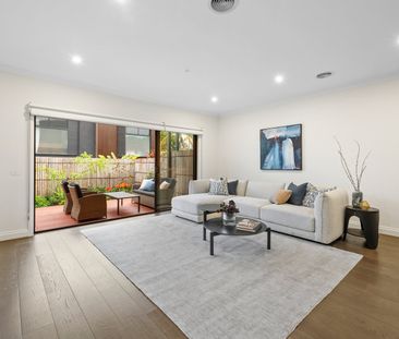 Light, Space, and Seamless Indoor-Outdoor Connection - Photo 1