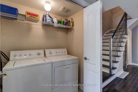 Condo Townhouse For Lease | W9256185 - Photo 3