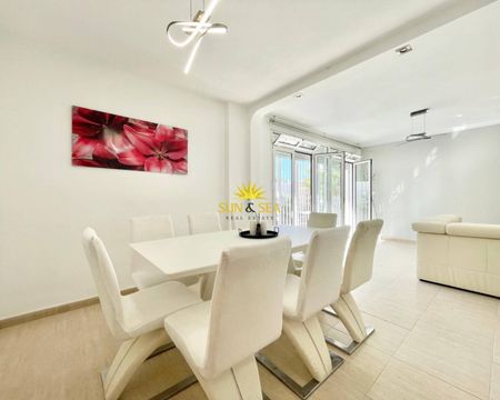 FOUR-BEDROOM VILLA – PILAR DE LA HORADADA - Photo 3