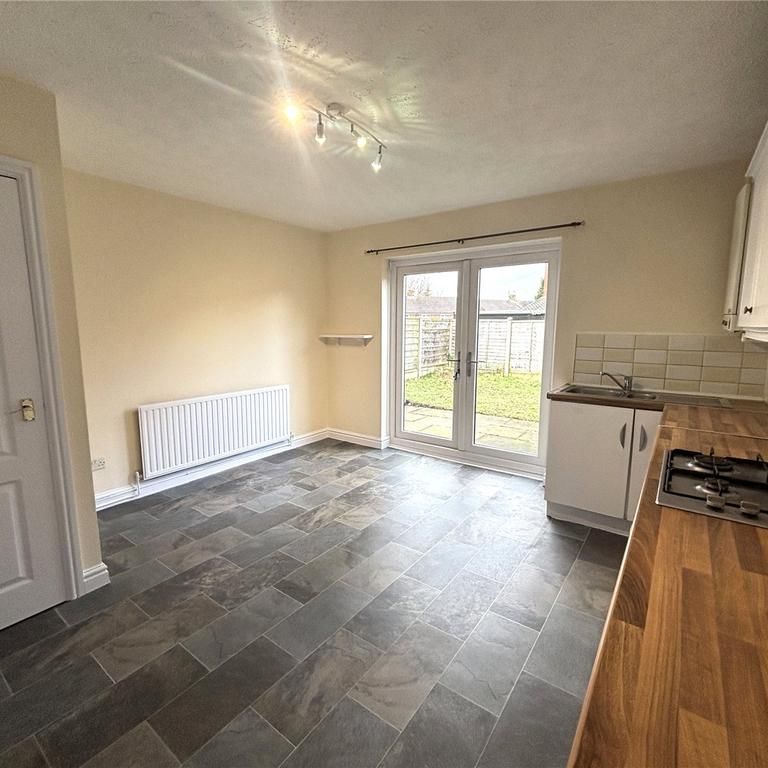 3 bedroom semi-detached house to rent - Photo 1