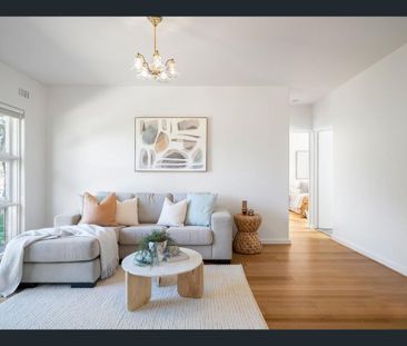 Stylish Apartment Living in the Heart of Balwyn - Photo 2