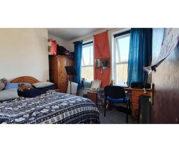 3 bedroom flat to rent - Photo 6