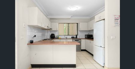MODERN THREE-BEDROOM UNIT IN CONVENIENT WESTMEAD LOCATION - Photo 3