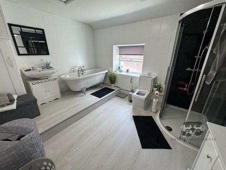 3 bedroom end of terrace house to rent - Photo 2