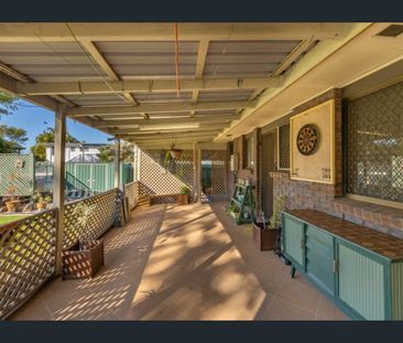 Spacious 3-Bedroom Family Home in Quiet Cal-De-Sac - Photo 2