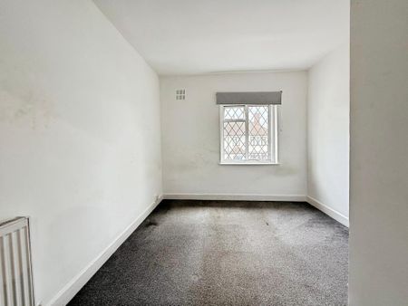 4 bedroom semi-detached house to rent - Photo 4