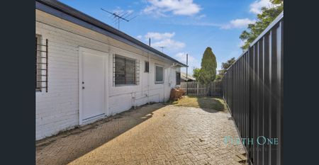 Family Home in Prime Scarborough Location!! - Photo 5