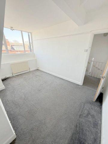 3 Bed Terraced House, Parkfield Grove, LS11 - Photo 2