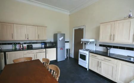 7 Bed - 31 Richmond Road, Headingley, Leeds - LS6 1BX - Student - Photo 5