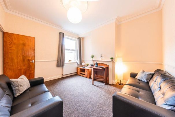 4 bedroom terraced house to rent - Photo 1