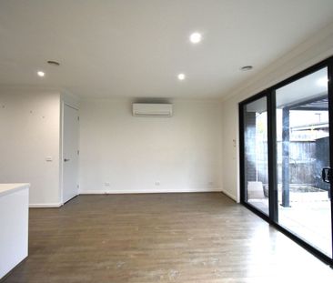 Greatly Located 3-Bedroom Home in Springvale! - Photo 1