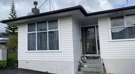 4 Bedrooms all new reno home - Photo 2