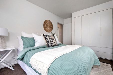 Pet Friendly Home - Photo 3