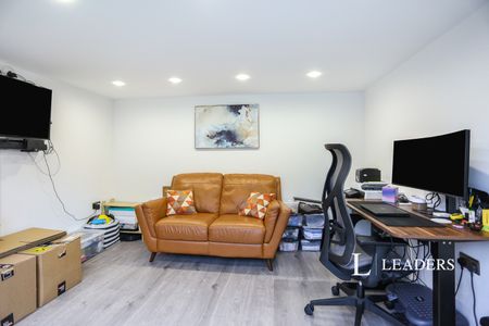 3 bedroom house to rent Reeves Crescent, Swanley, BR8 - Photo 3