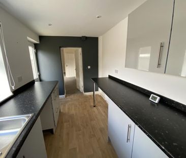 3 bedroom terraced house to rent - Photo 2
